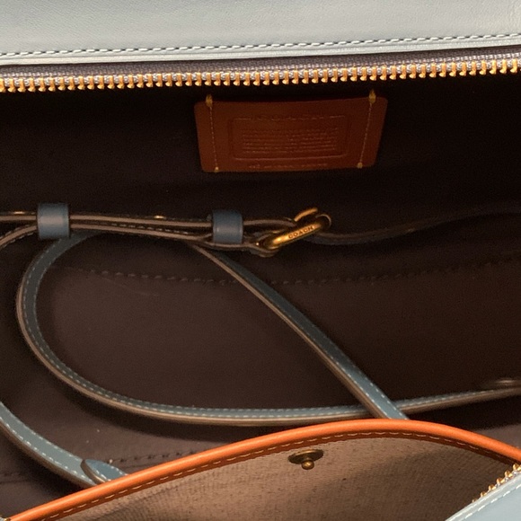 Glovetan Courier Satchel/Crossbody & Wristlet - Picture 6 of 8